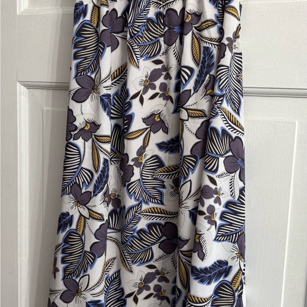 LOFT A-Line blouse with Floral Pattern in White, Blue, and Gold